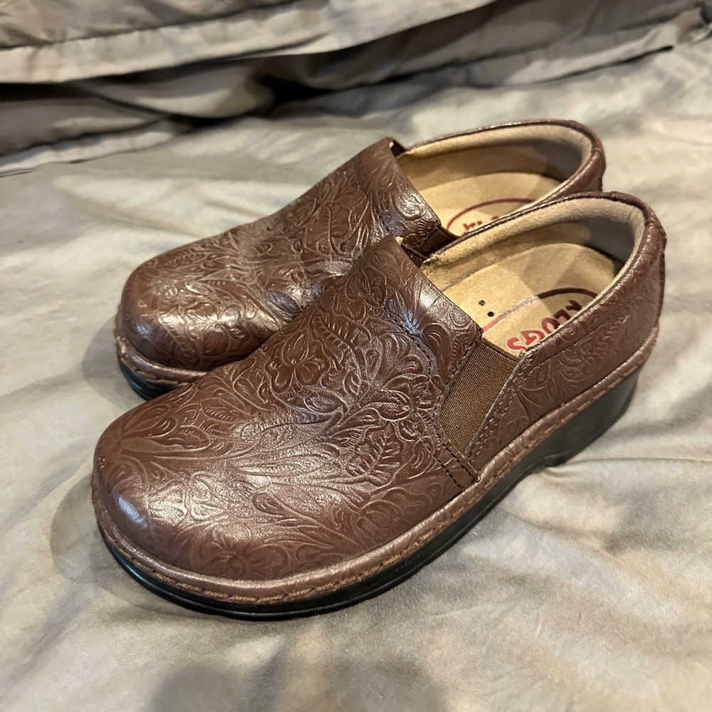 Tooled leather loafer clogs